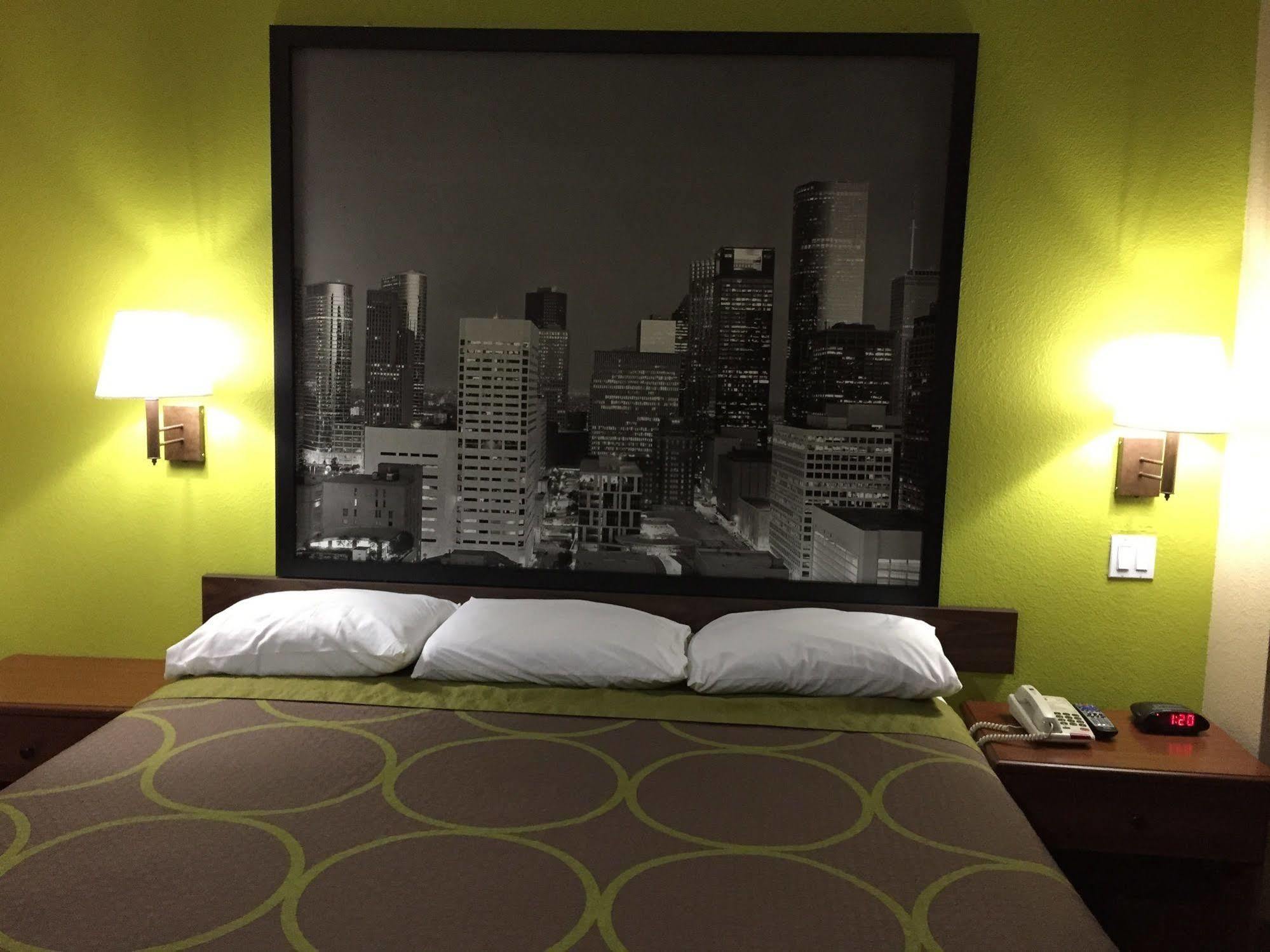 Red Lion Inn & Suites Iah Airport East Humble Buitenkant foto